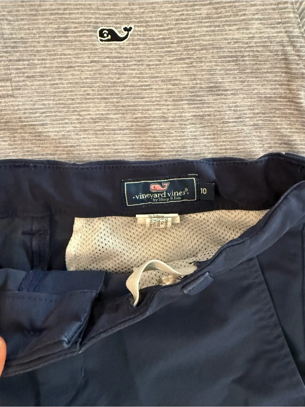 Vineyard Vines Boys' Lot, two performance polos, shorts, and quarter zip - Picture 3 of 4